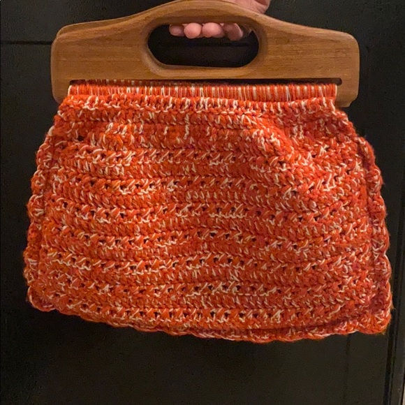 VINTAGE CROCHET HAND BANG WITH WOODEN HANDLES - Picture 2 of 3